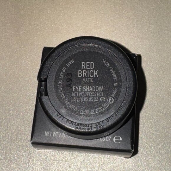 MAC Red Brick Eyeshadow - Picture 3 of 3